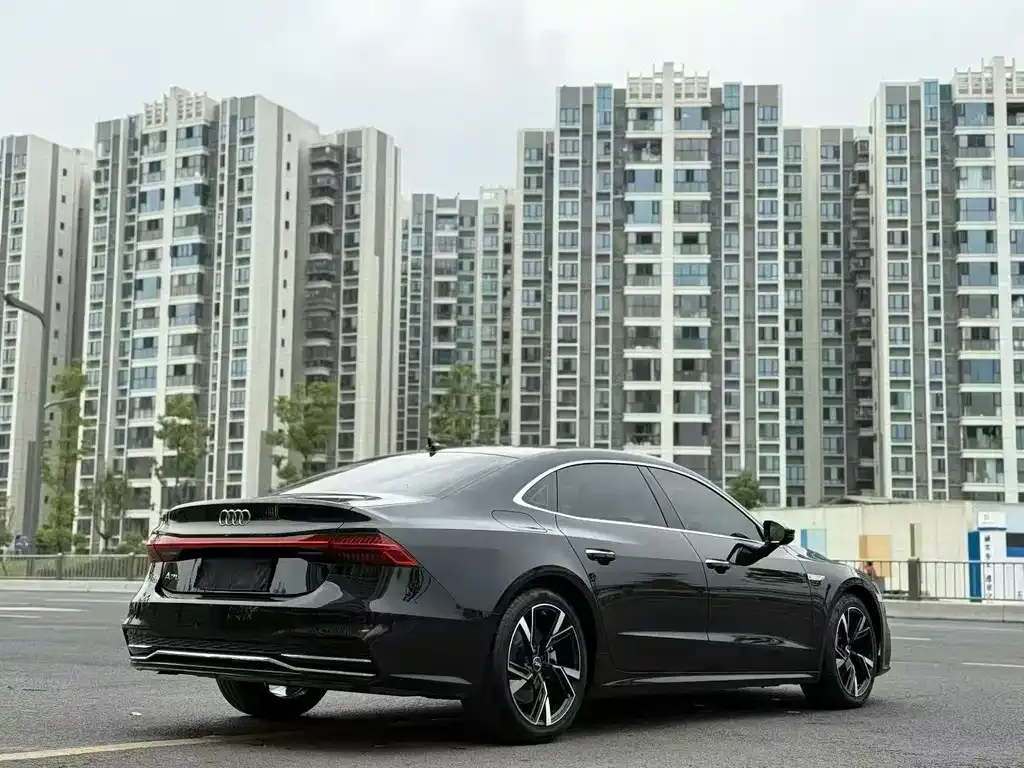 Audi A7L — фото 5