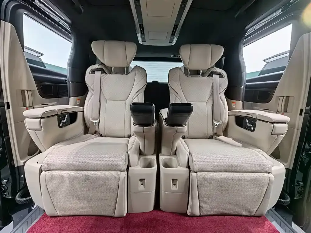 Toyota Alphard — фото 3