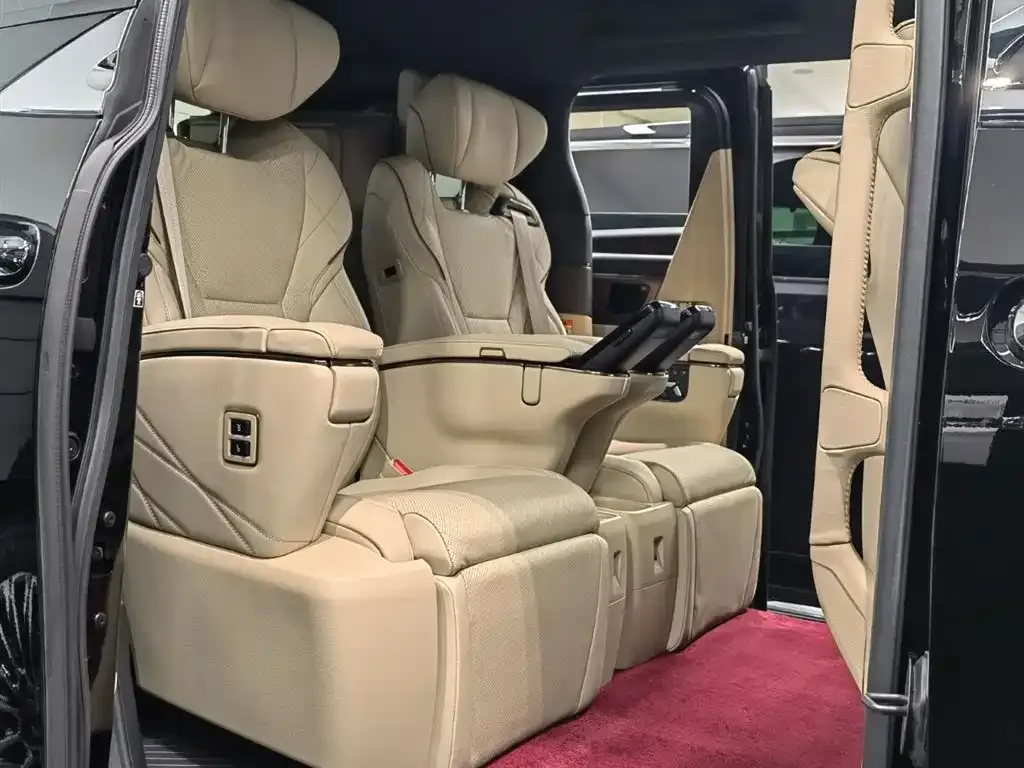 Toyota Alphard — фото 4