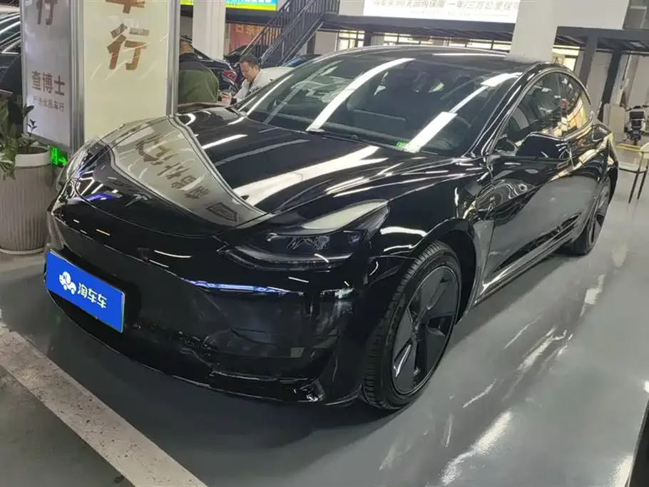 Tesla Model 3 — фото 1