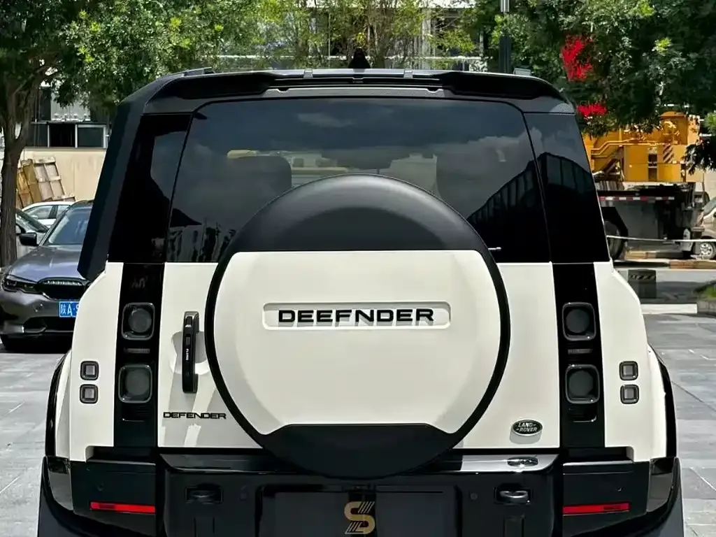 Land Rover Defender — фото 10