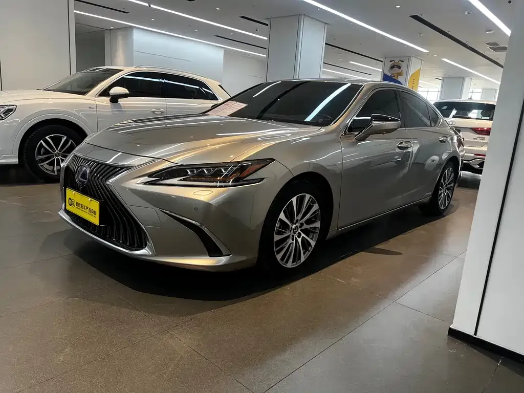 Lexus ES — фото 1
