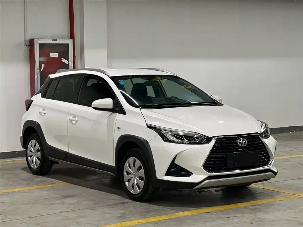 Toyota Yaris L — фото 2