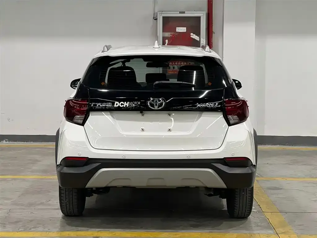Toyota Yaris L — фото 9