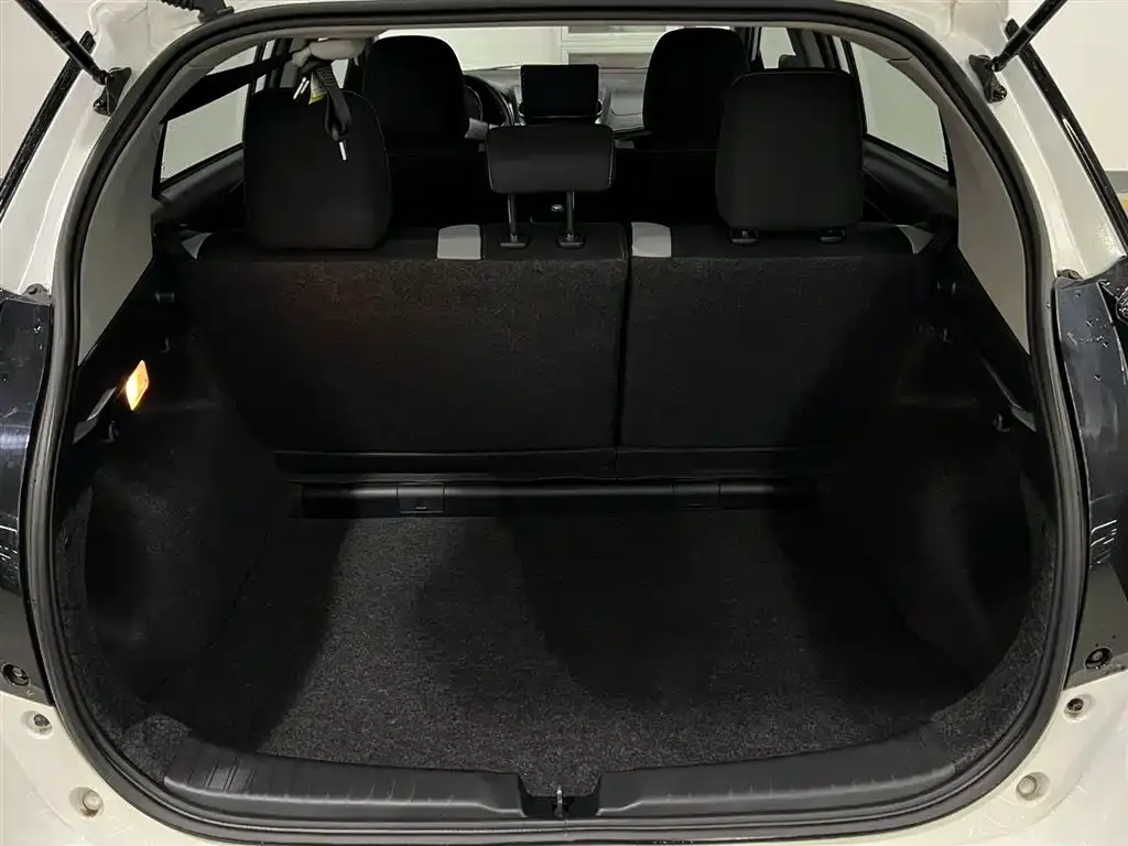 Toyota Yaris L — фото 8