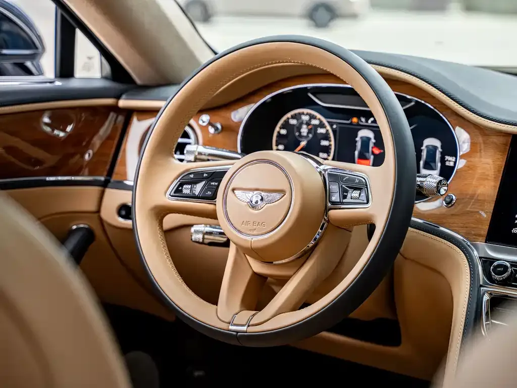Bentley Flying Spur — фото 3