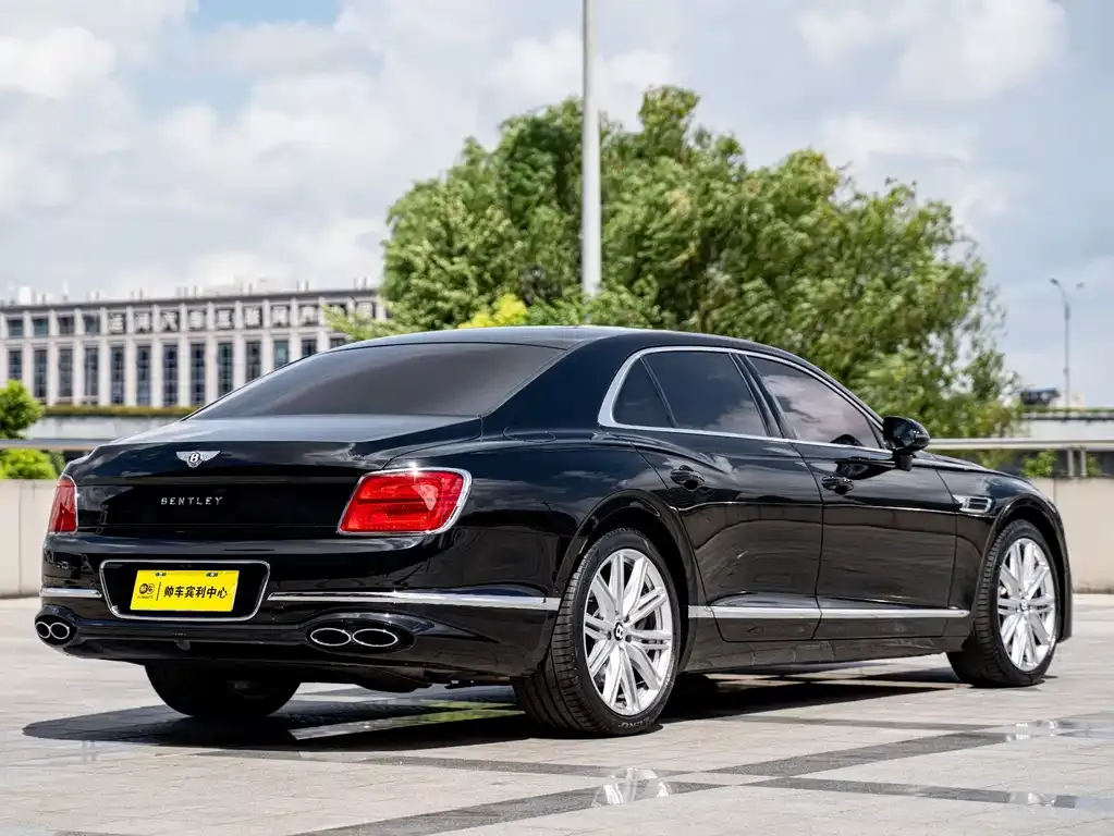 Bentley Flying Spur — фото 10