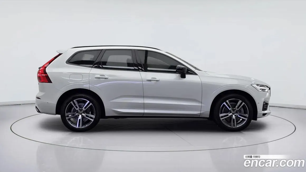 Volvo XC60 — фото 1