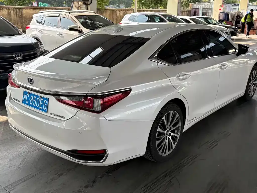 Lexus ES — фото 6