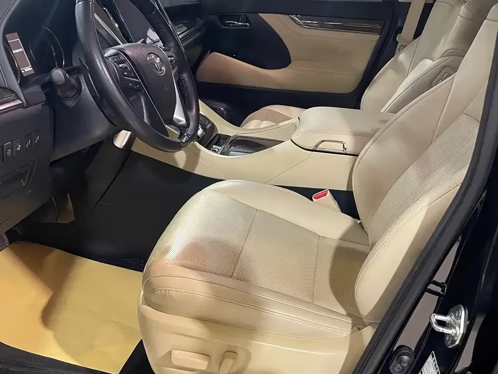 Toyota Alphard — фото 8