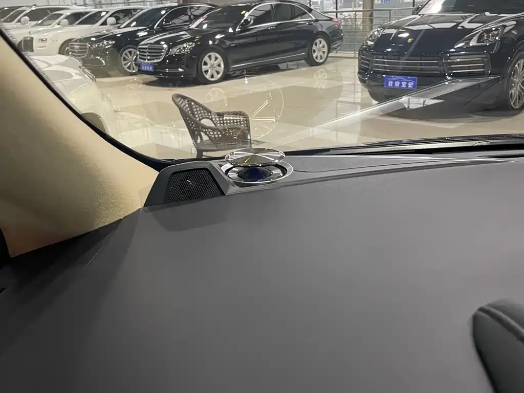Toyota Alphard — фото 4