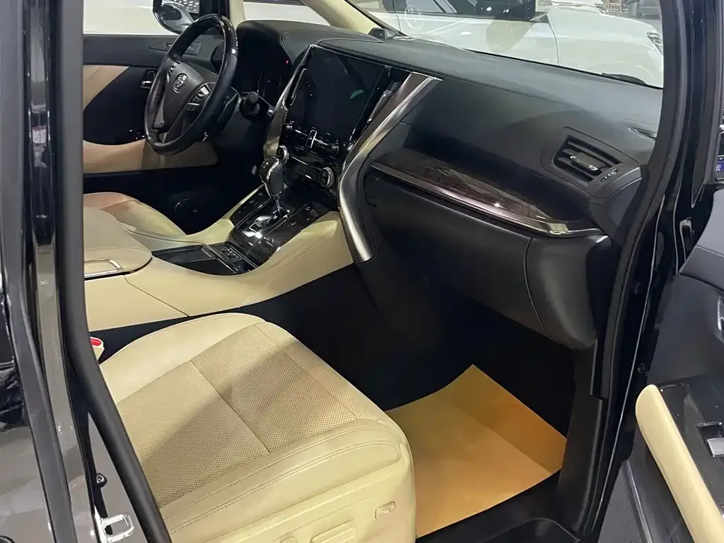 Toyota Alphard — фото 7