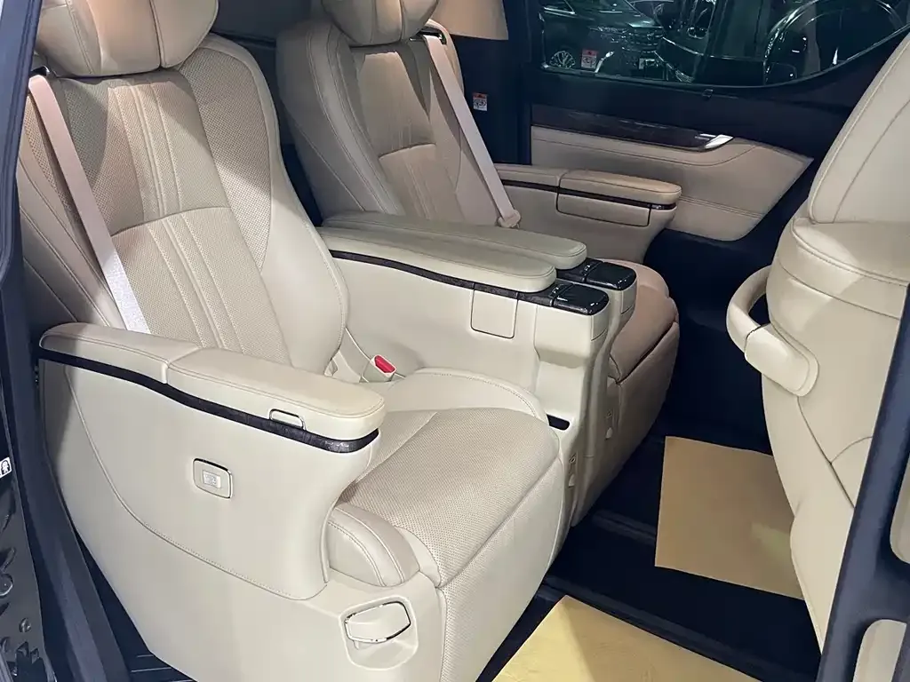 Toyota Alphard — фото 3