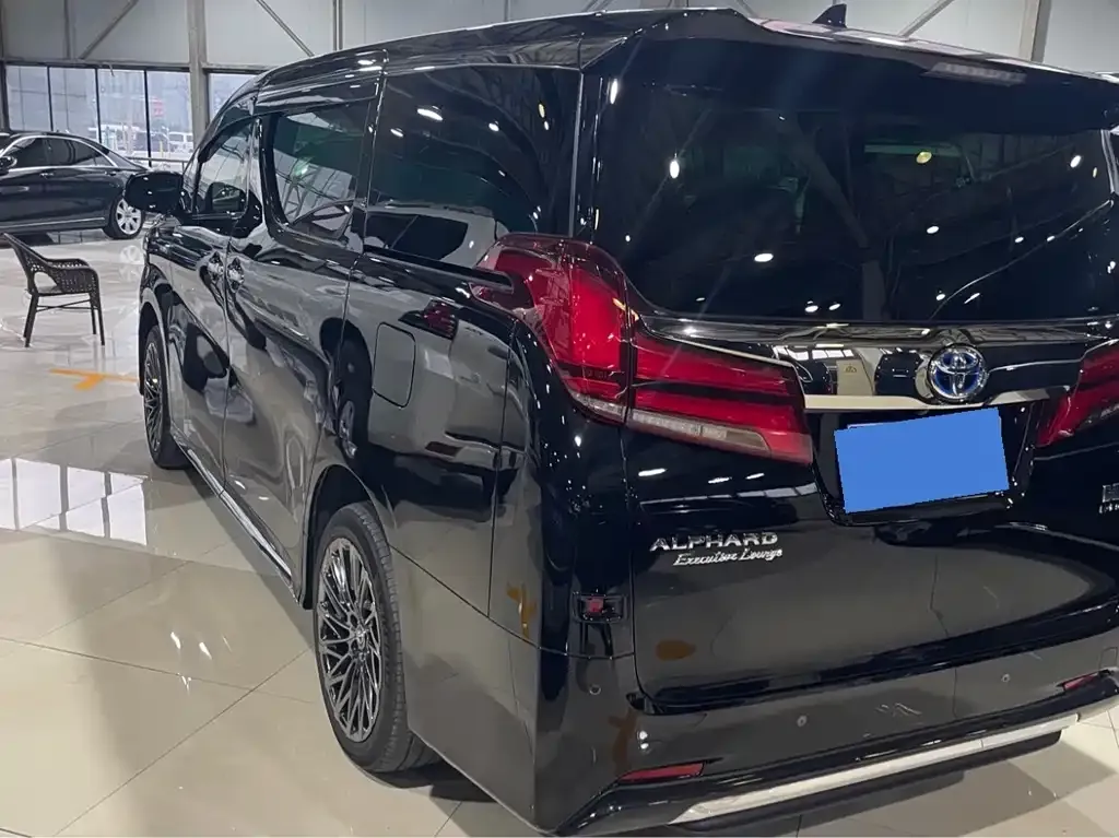 Toyota Alphard — фото 6