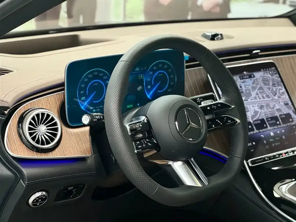 Mercedes-Benz EQE SUV — фото 2