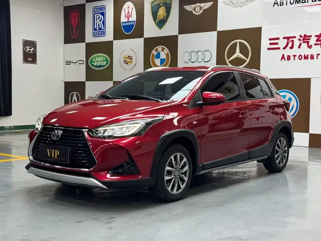 Toyota Yaris L — фото 1