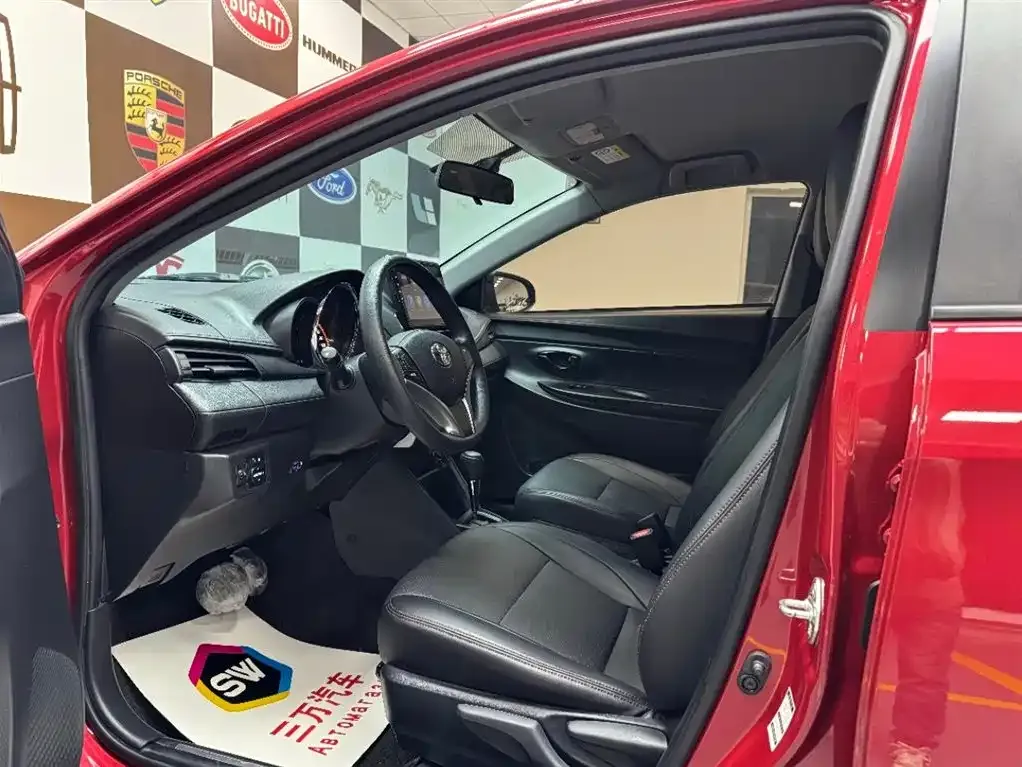 Toyota Yaris L — фото 3