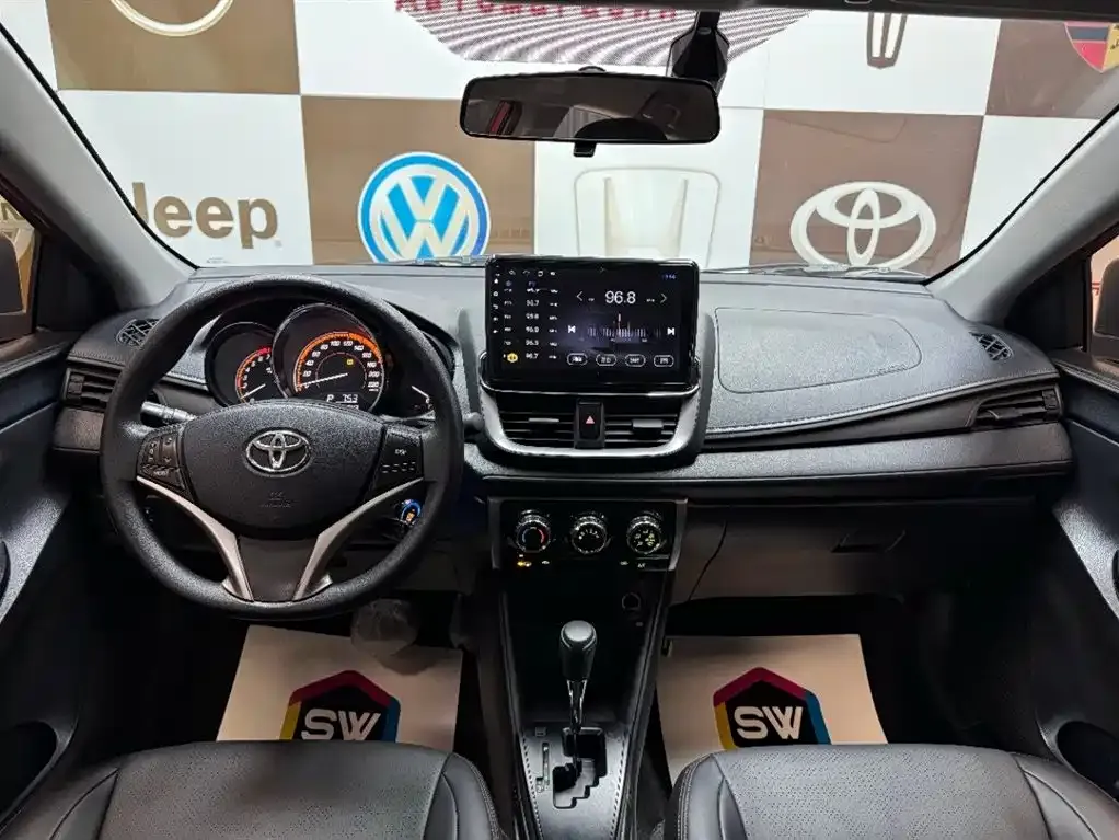 Toyota Yaris L — фото 4