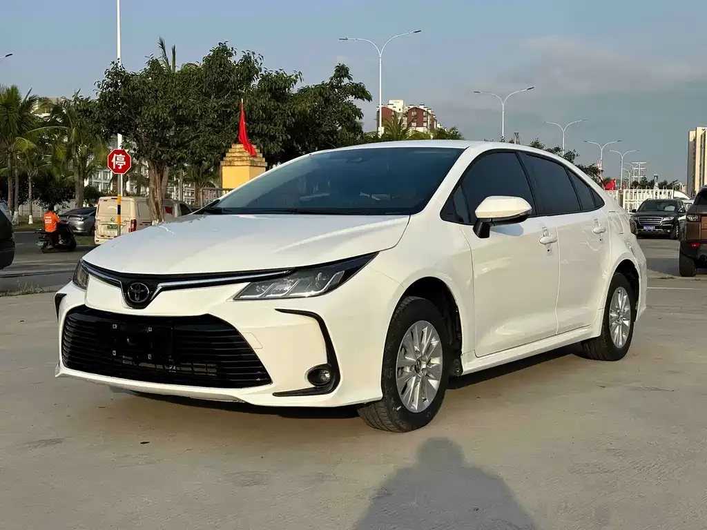 Toyota Corolla — фото 1
