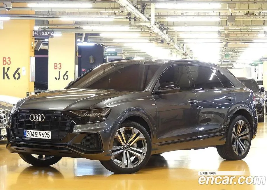 Audi Q8 — фото 1