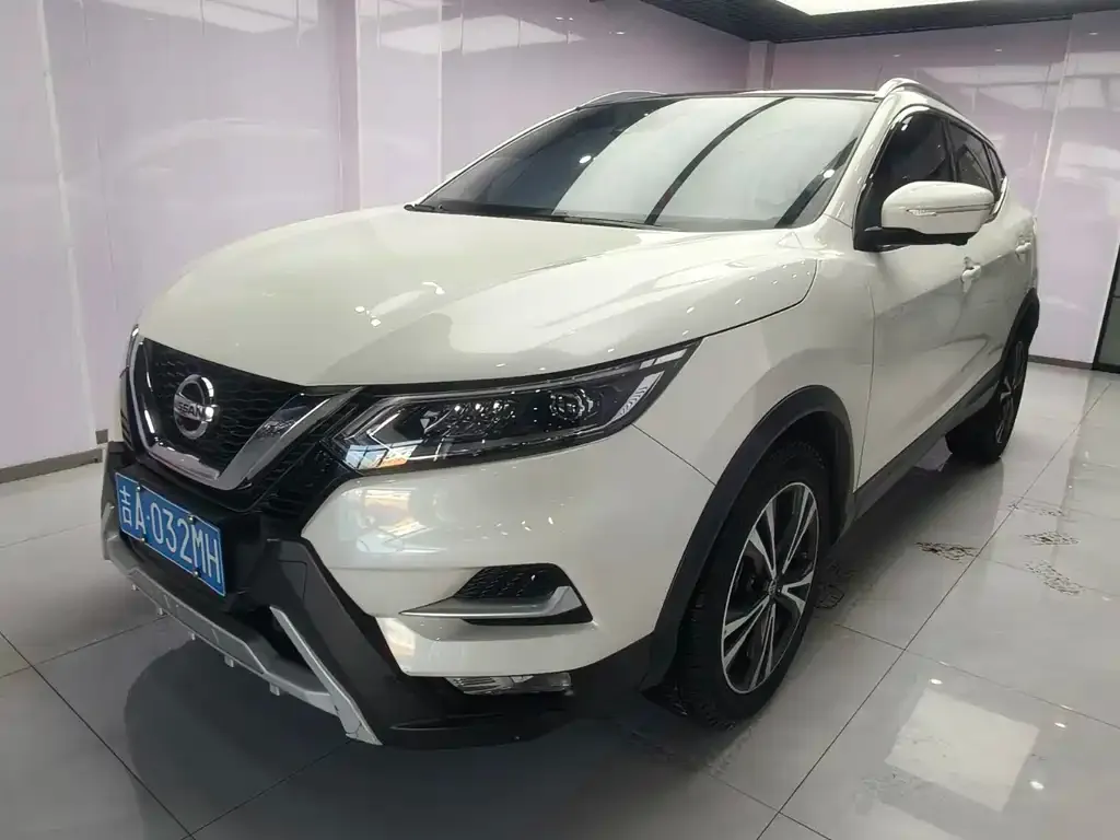 Nissan Qashqai — фото 1