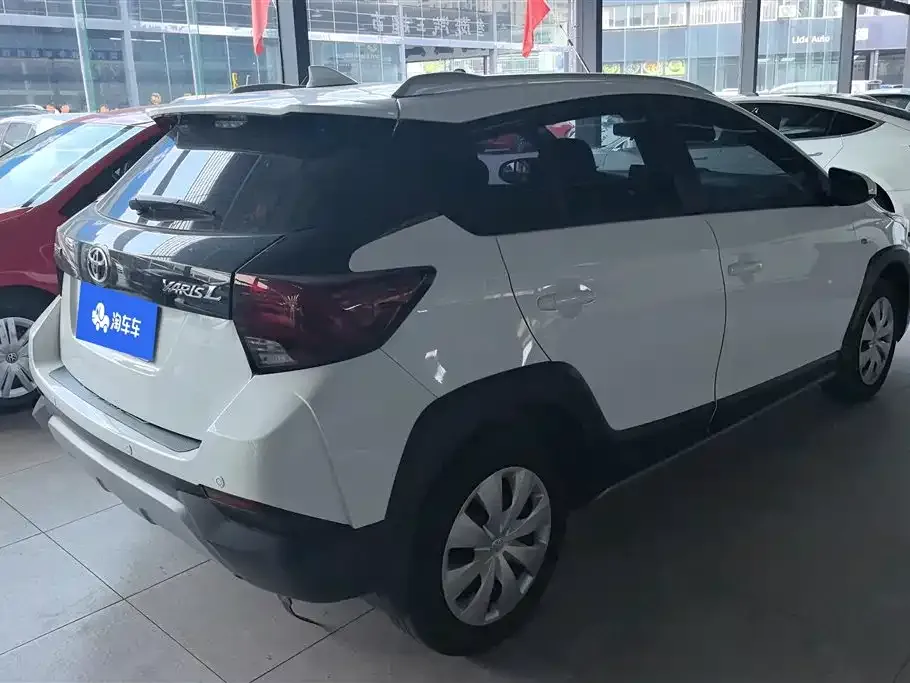 Toyota Yaris L — фото 5
