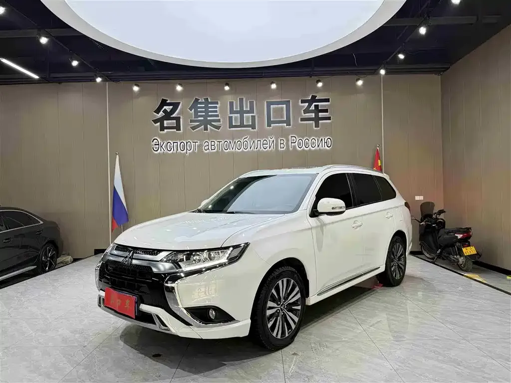 Mitsubishi Outlander — фото 1