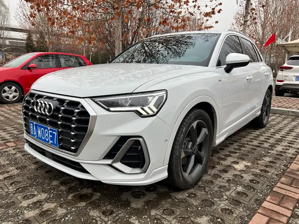 Audi Q3 — фото 1