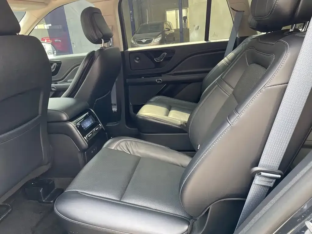 Lincoln Aviator — фото 10