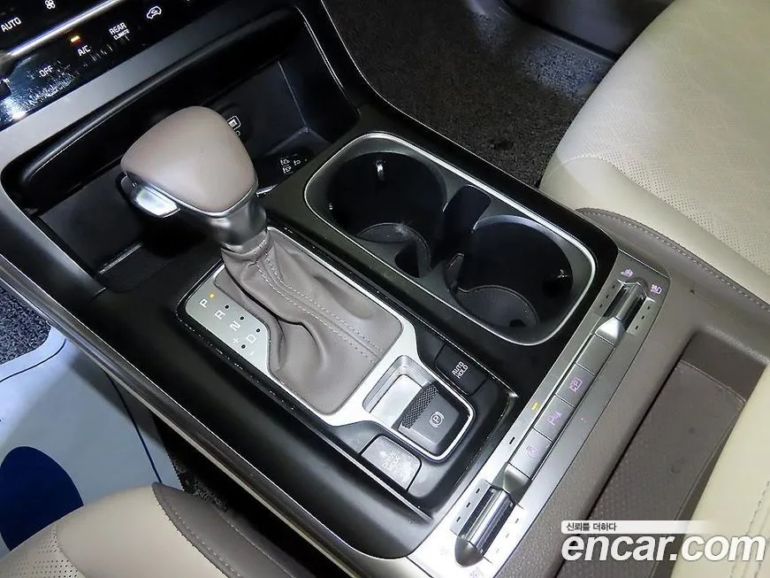 Kia Carnival — фото 10