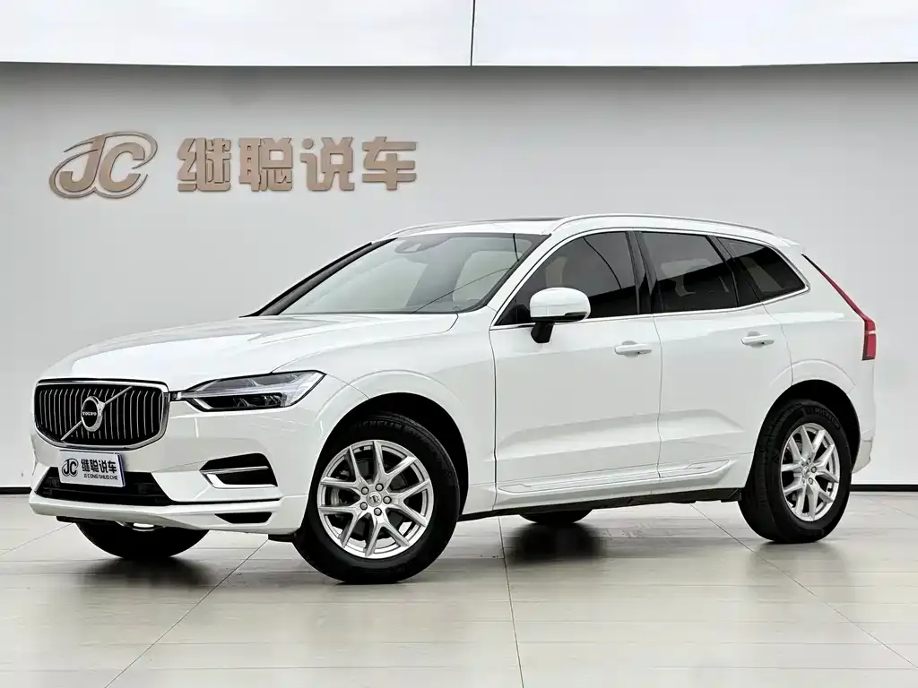 Volvo XC60 — фото 1