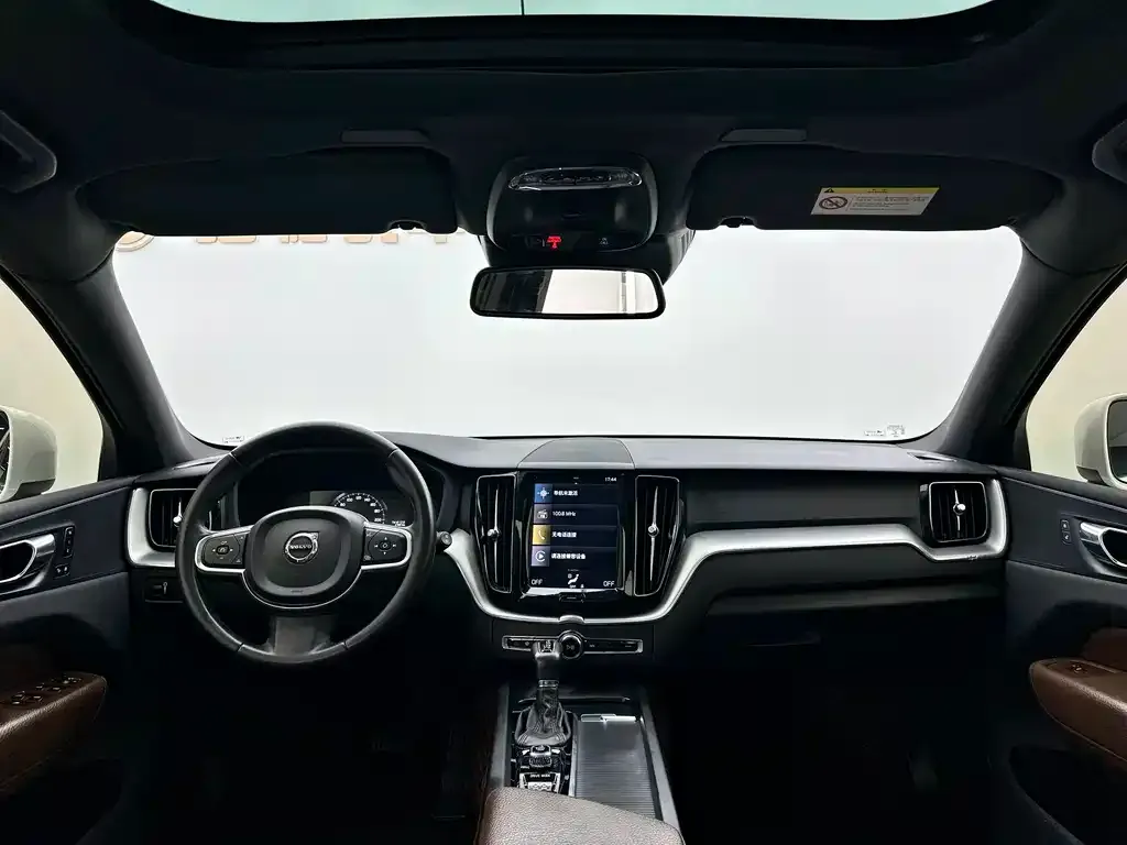 Volvo XC60 — фото 3