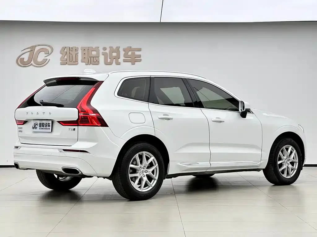 Volvo XC60 — фото 6