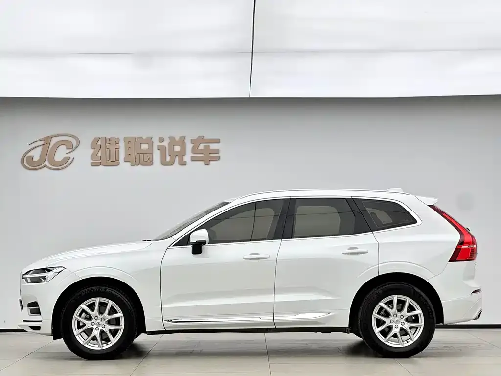 Volvo XC60 — фото 4
