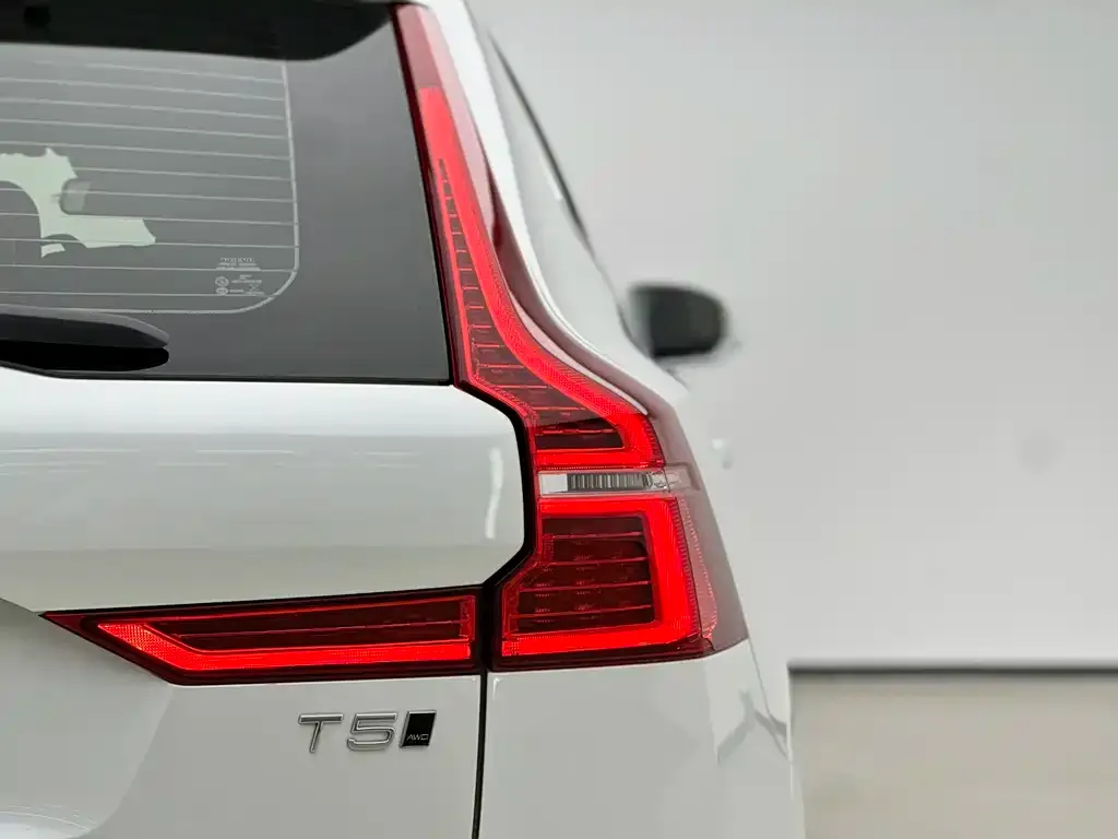 Volvo XC60 — фото 5