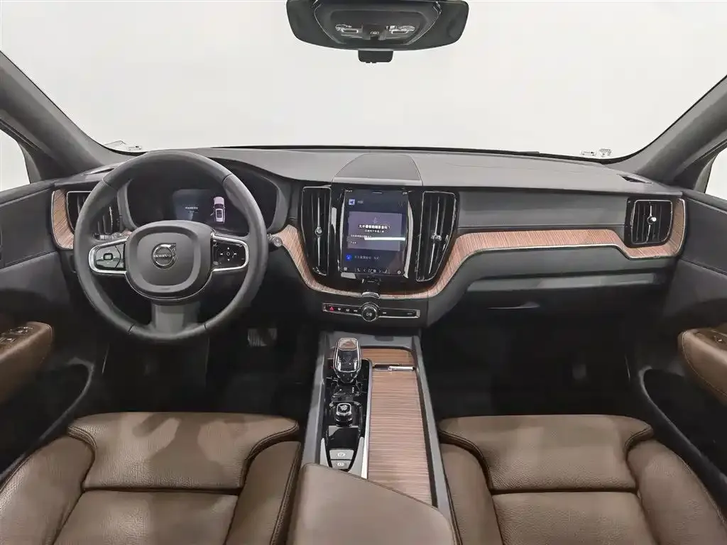 Volvo XC60 — фото 9