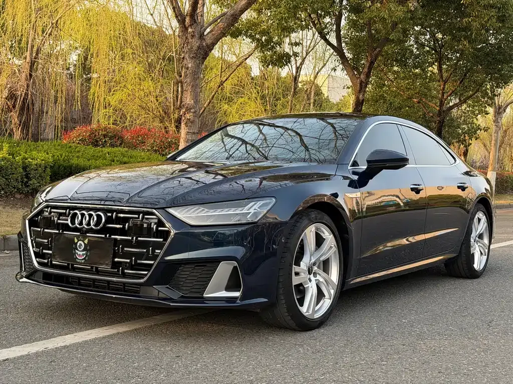 Audi A7L — фото 1