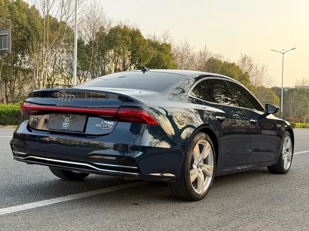 Audi A7L — фото 9