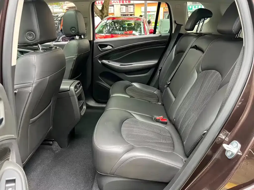 Buick Envision Plus — фото 8