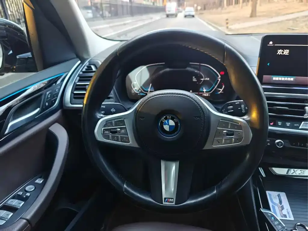 BMW iX3 — фото 2