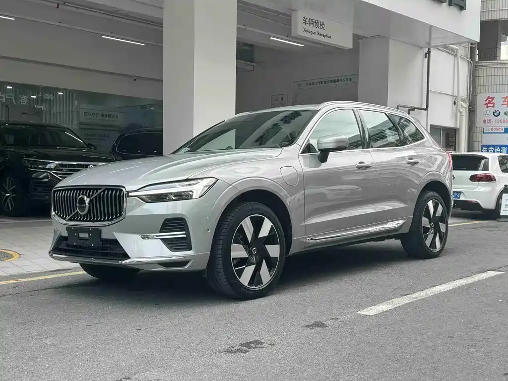 Volvo XC60 PHEV — фото 1