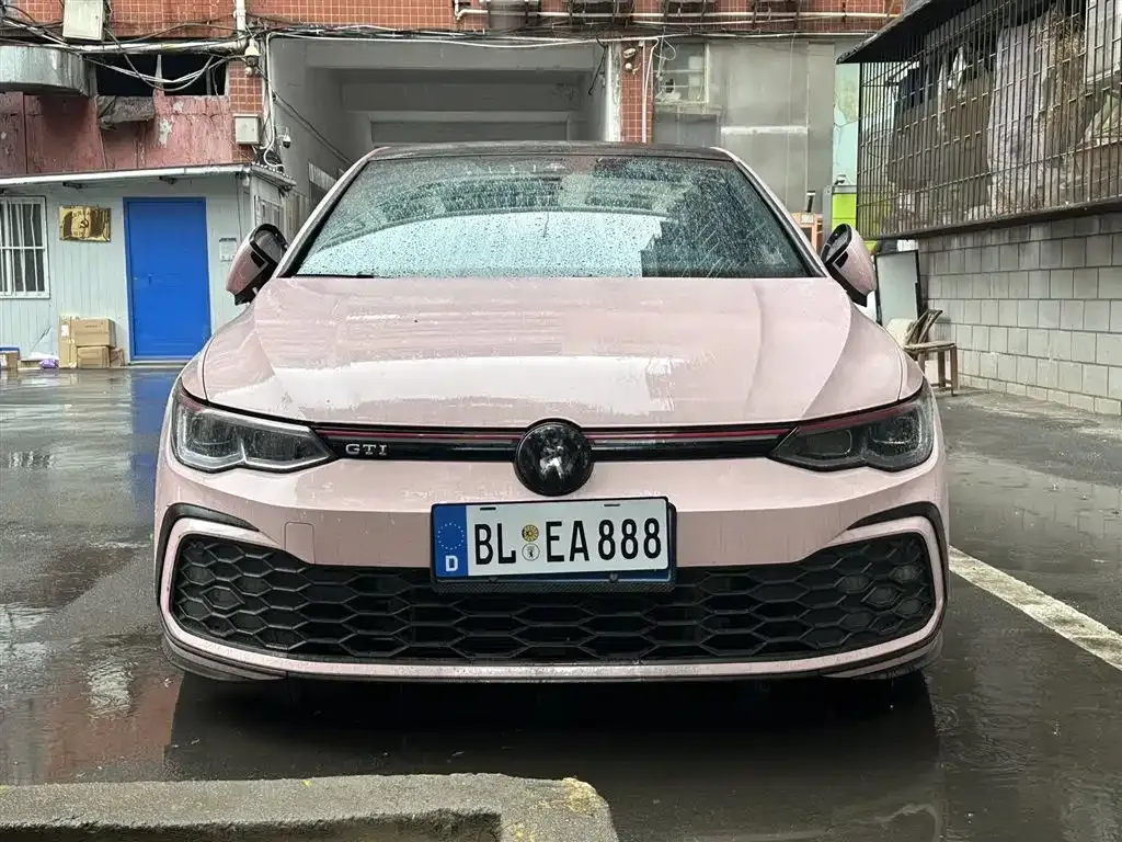 Volkswagen Golf GTI — фото 1