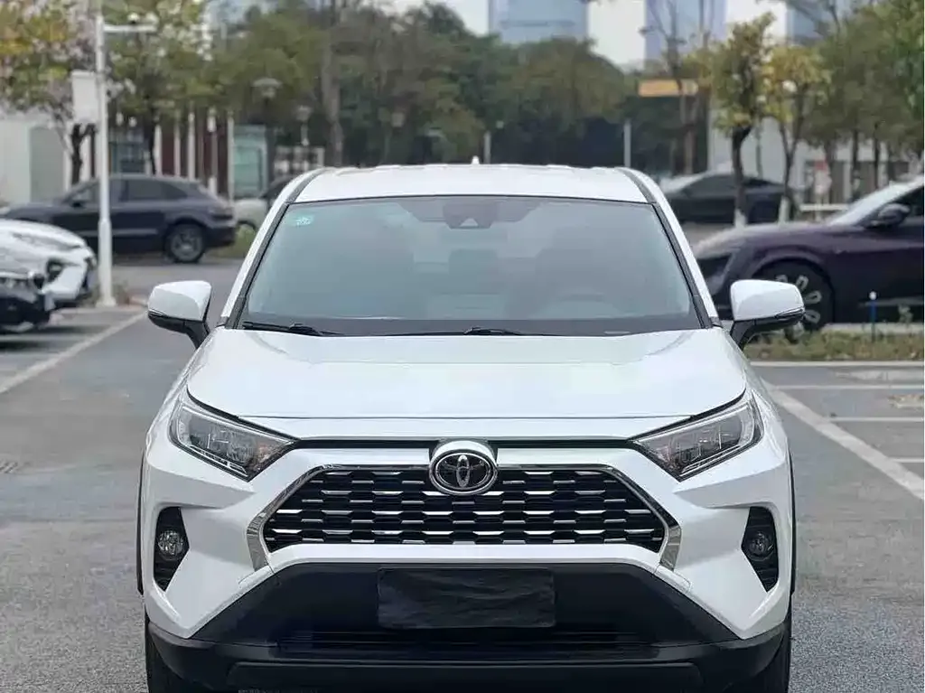 Toyota RAV4 — фото 7