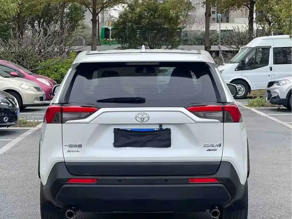 Toyota RAV4 — фото 4