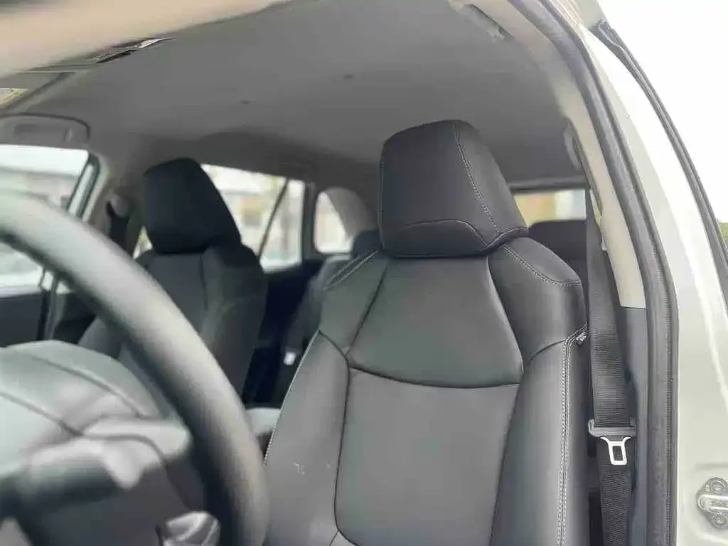 Toyota RAV4 — фото 3