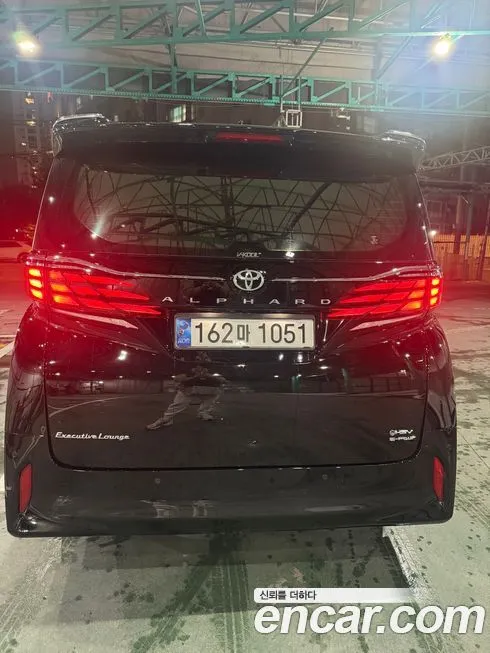 Toyota Alphard — фото 8