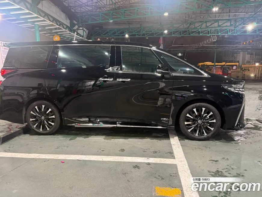 Toyota Alphard — фото 9
