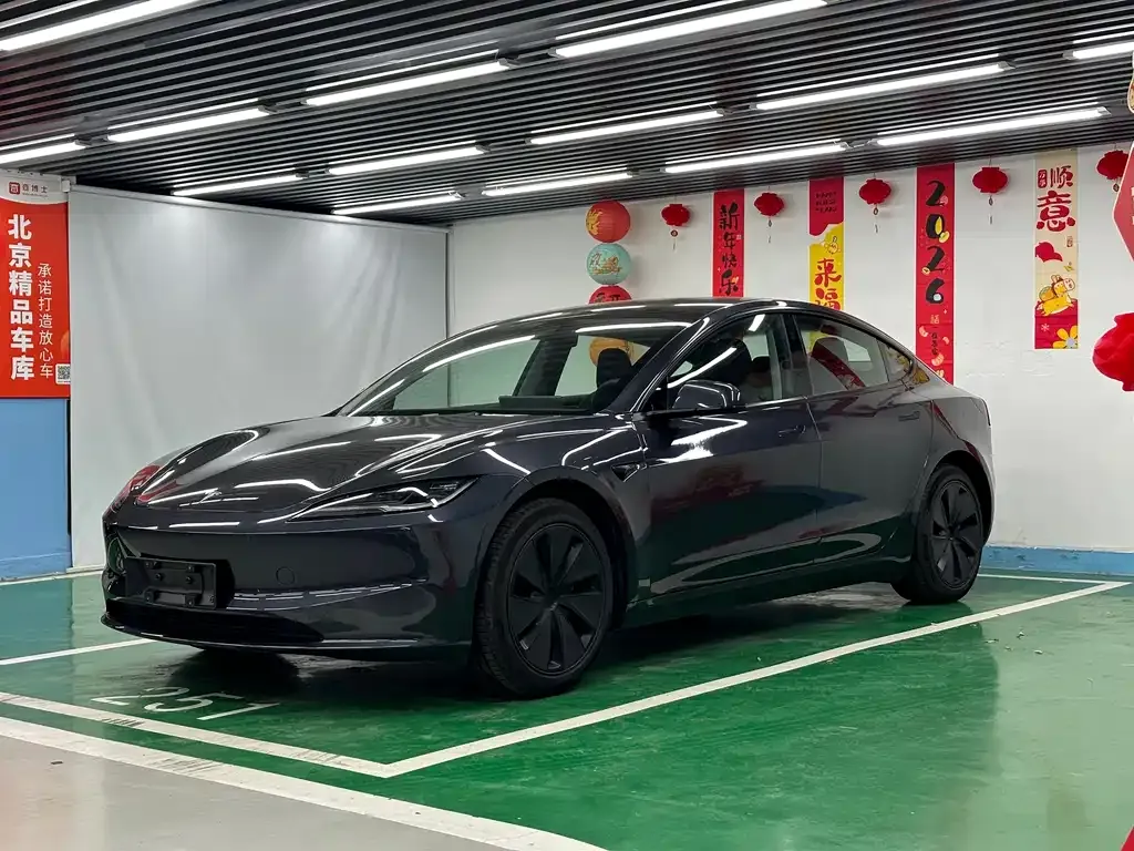 Tesla Model 3 — фото 1