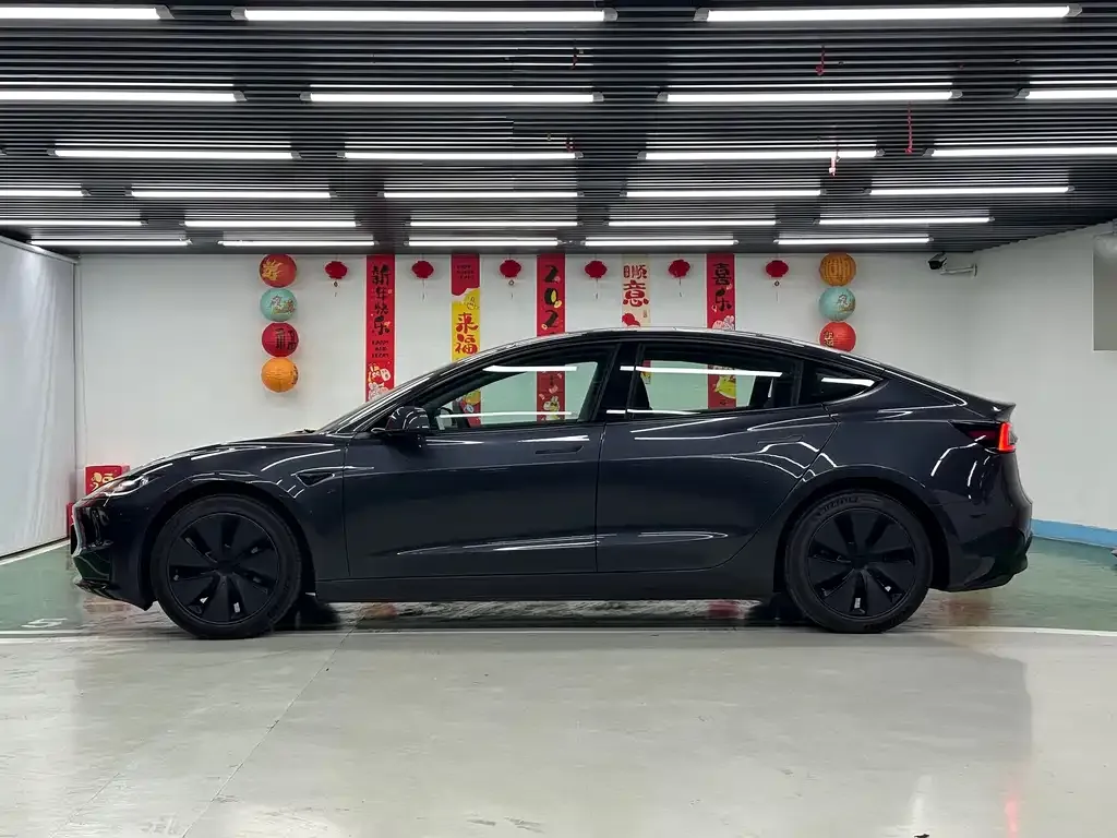 Tesla Model 3 — фото 2