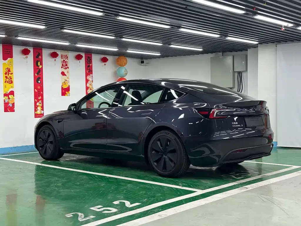 Tesla Model 3 — фото 10